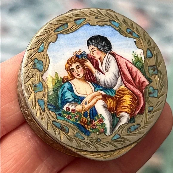 Antique Italian Engraved 800 Silver Hand Painted Enamel Pill Box Courting Couple - Picture 3 of 8